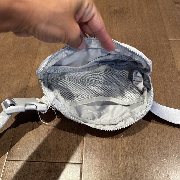 Lululemon Everywhere Belt Bag – Rainbow Logo 1L, Silver, 8"x5", Pre-owned - Picture 4 of 4